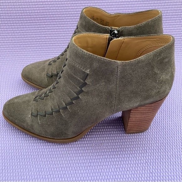 Franco Sarto Women's Dimona Boot Size 8.5 Block Heel Gray Suede Woven - Picture 3 of 9